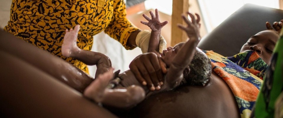 A woman gives birth in Central Africa. Source: Laurence Geai, Medecines Sans Frontieres